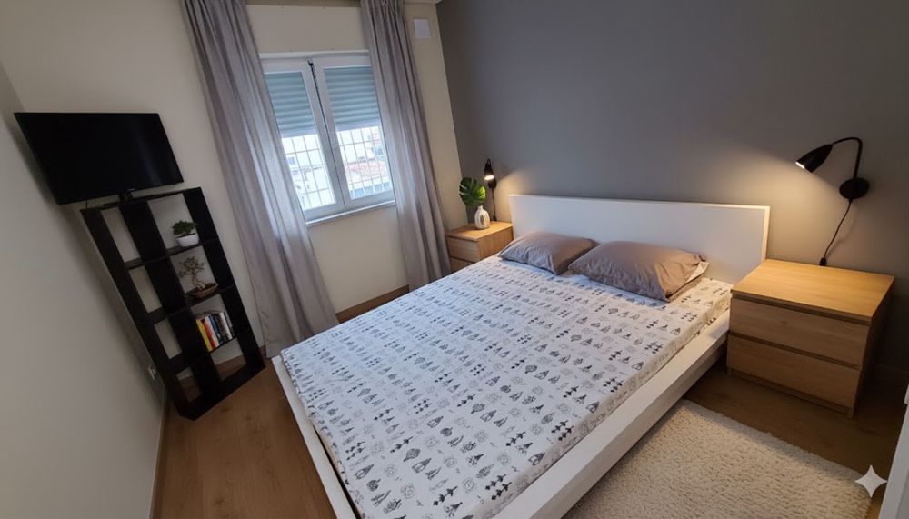 Cama de casal branca