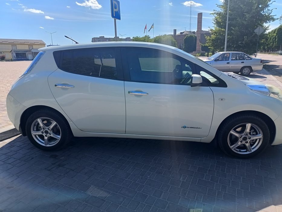 Nissan leaf . Електро мобиль Ниссан Лиф Вебаста, электрический автомоб