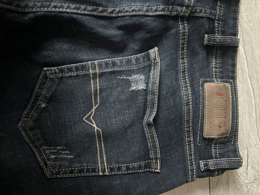 Spodnie jeans Diesel 34/32