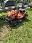 Traktorek do koszenia trawy Husqvarna TS 238