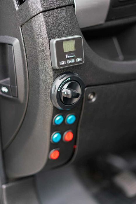 Wypożyczalnia wynajem duży bus VIP 9-cio osobowy TV lodówka łóżko LED