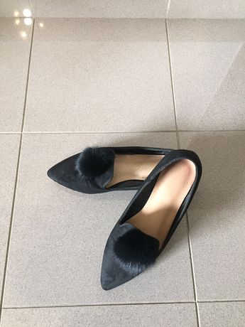 Sapatos pretos - tamanho 36