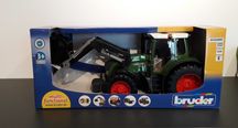 Bruder Traktor Fendt 936 Vario z ładowaczem