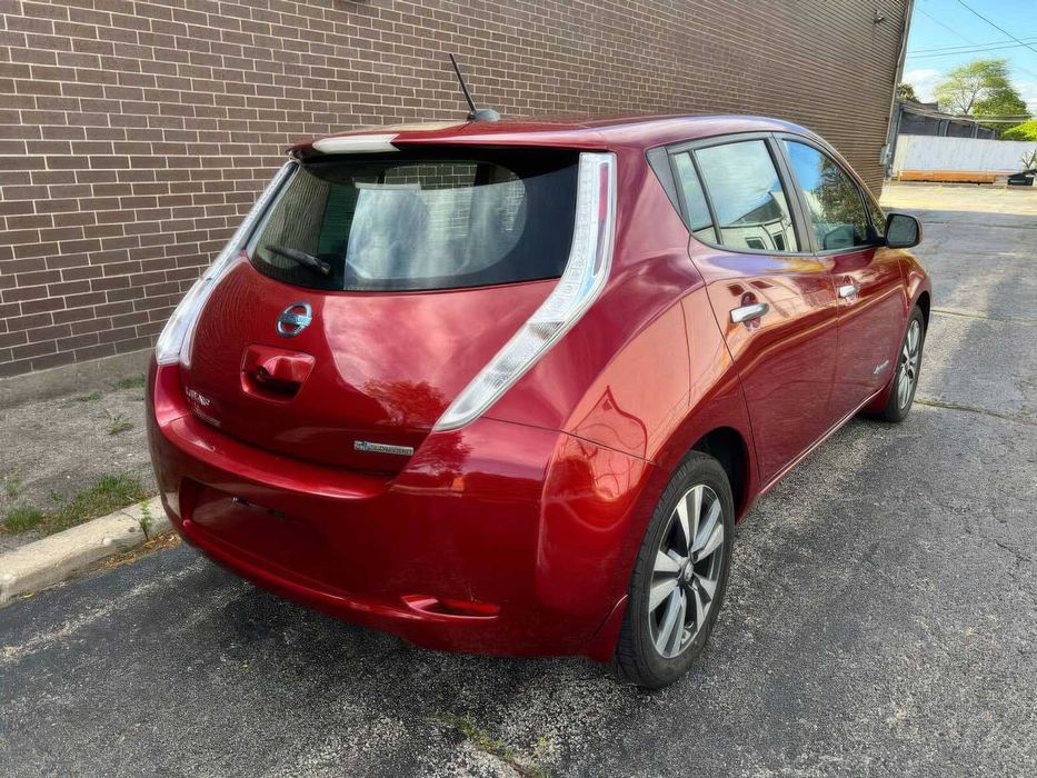 Nissan LEAF      2015