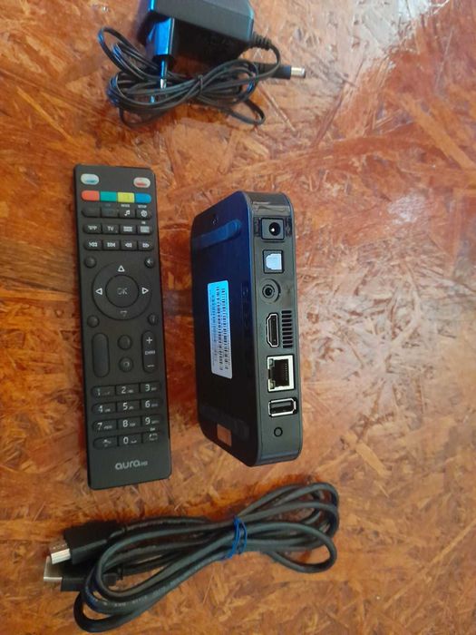 Приставка смарт /Тюнер IPTV/OTV AURA HD + WiFi