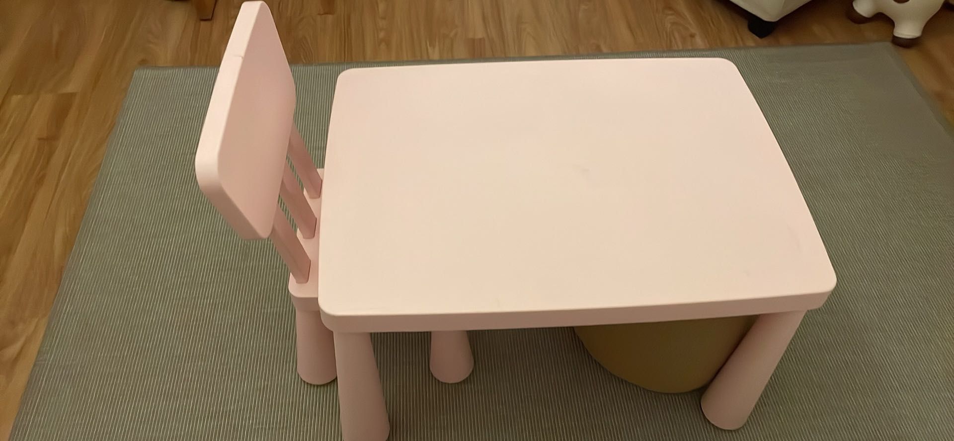 Conjunto mesa e cadeira de crianca