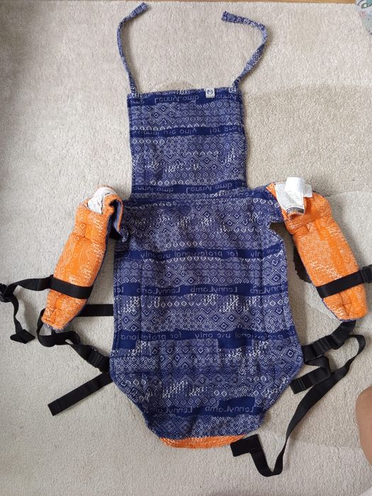 Nosidełko - wiek 6-18 miesięcy