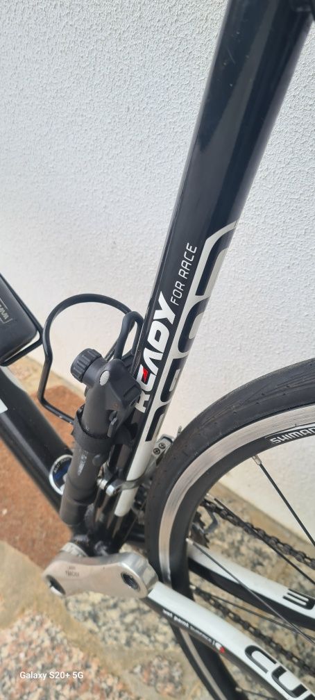 Bicicleta de estrada cube