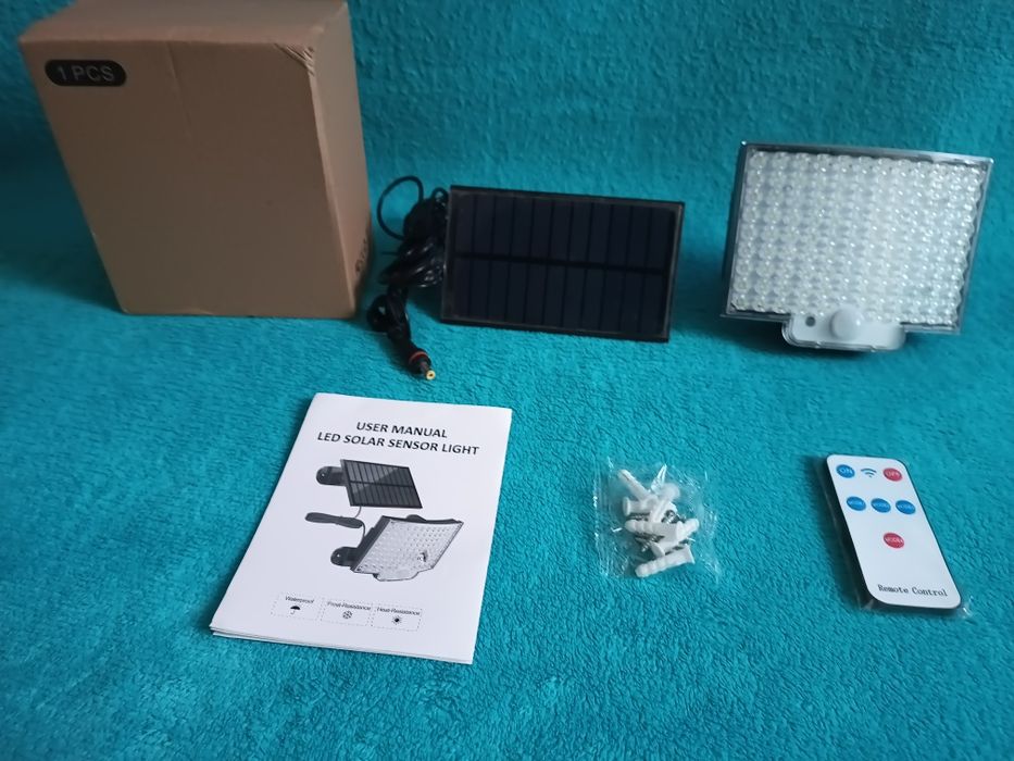 Вуличний ліхтар на сонячній батареї з датчиком руху