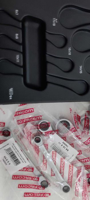 Módulo com Ferramentas FACOM Mod.64J7