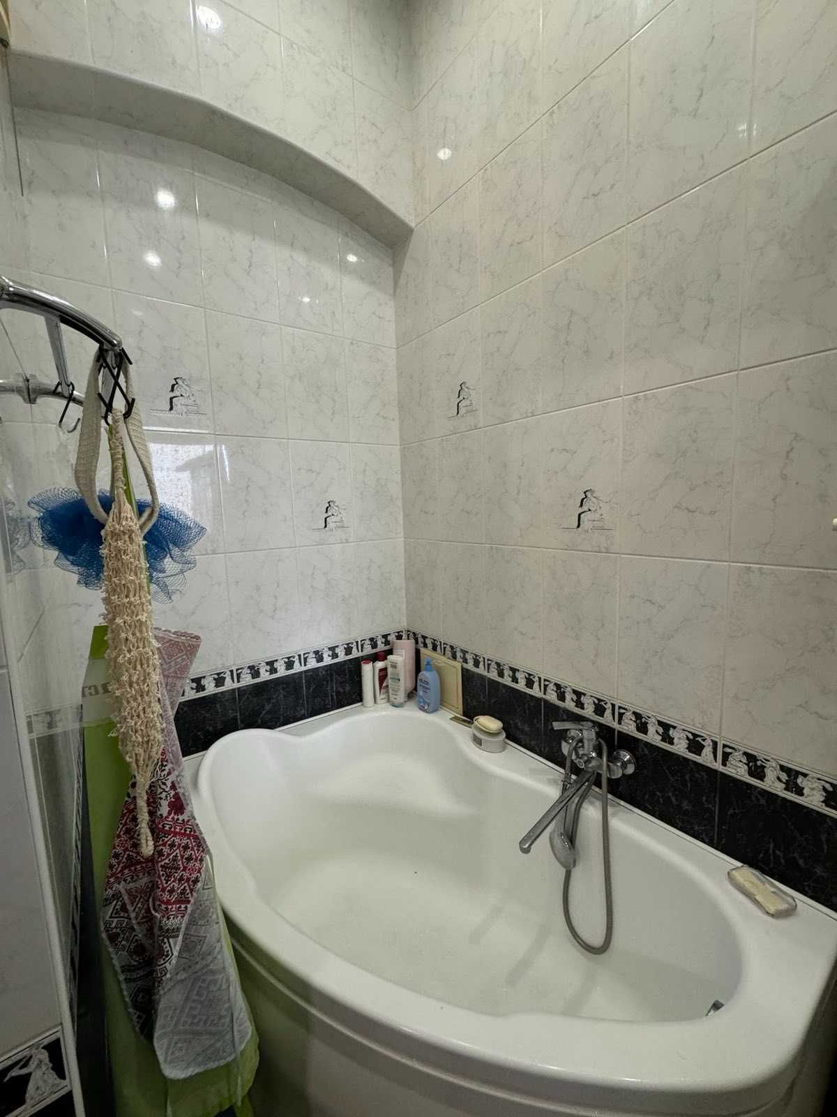 Продаж 2-х кім. квартири, Австрійський будинок, Центр, м. Дрогобич!