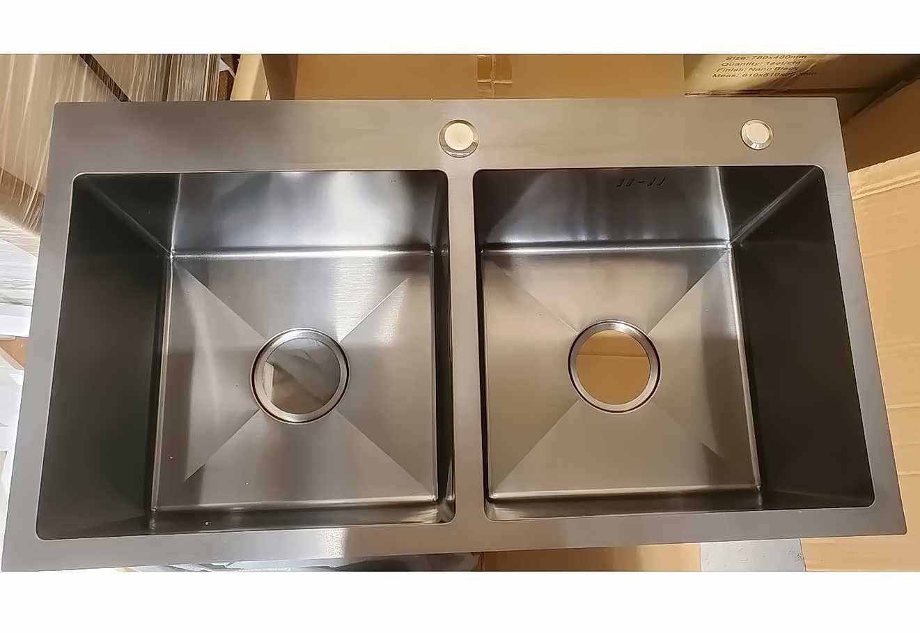 Черная мойка для кухни Platinum 7843  матовая, полный набор