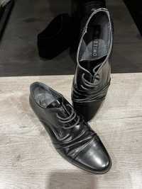 Eleganckie lakierowane buty rozm.38