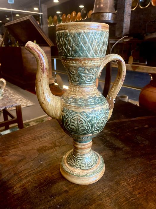 Antigo Jarro Decorativo em Cerâmica Esmaltada