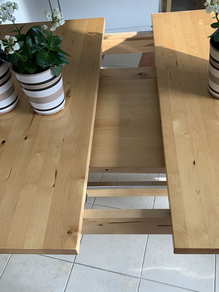 Stół z krzesłami drewna brzozowego