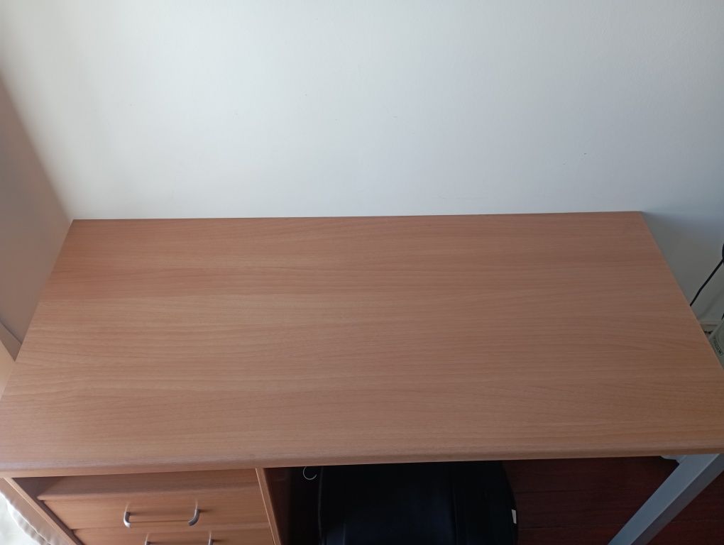 Estante + secretária de quarto