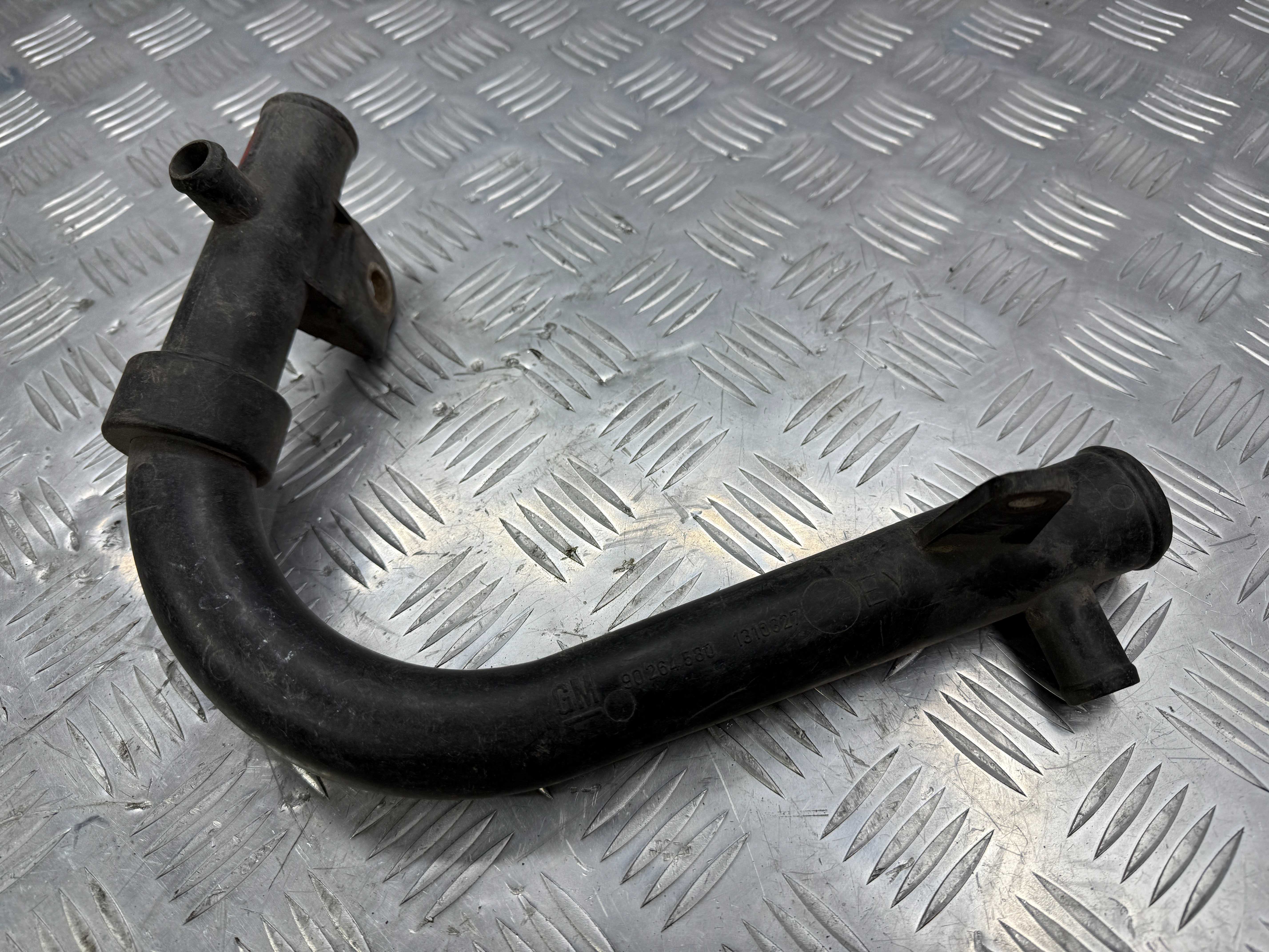 Патрубок охлаждения OPEL VECTRA A Opel Kadett E 90264580