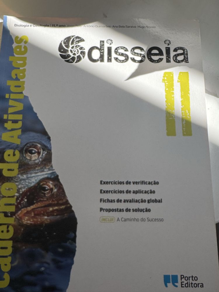 Manuais novos a cinco euros cada