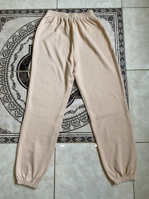 Жіночий спортивний костюм