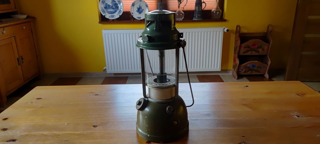 Lampa Naftowa Ciśnieniowa, Bialaddin, England