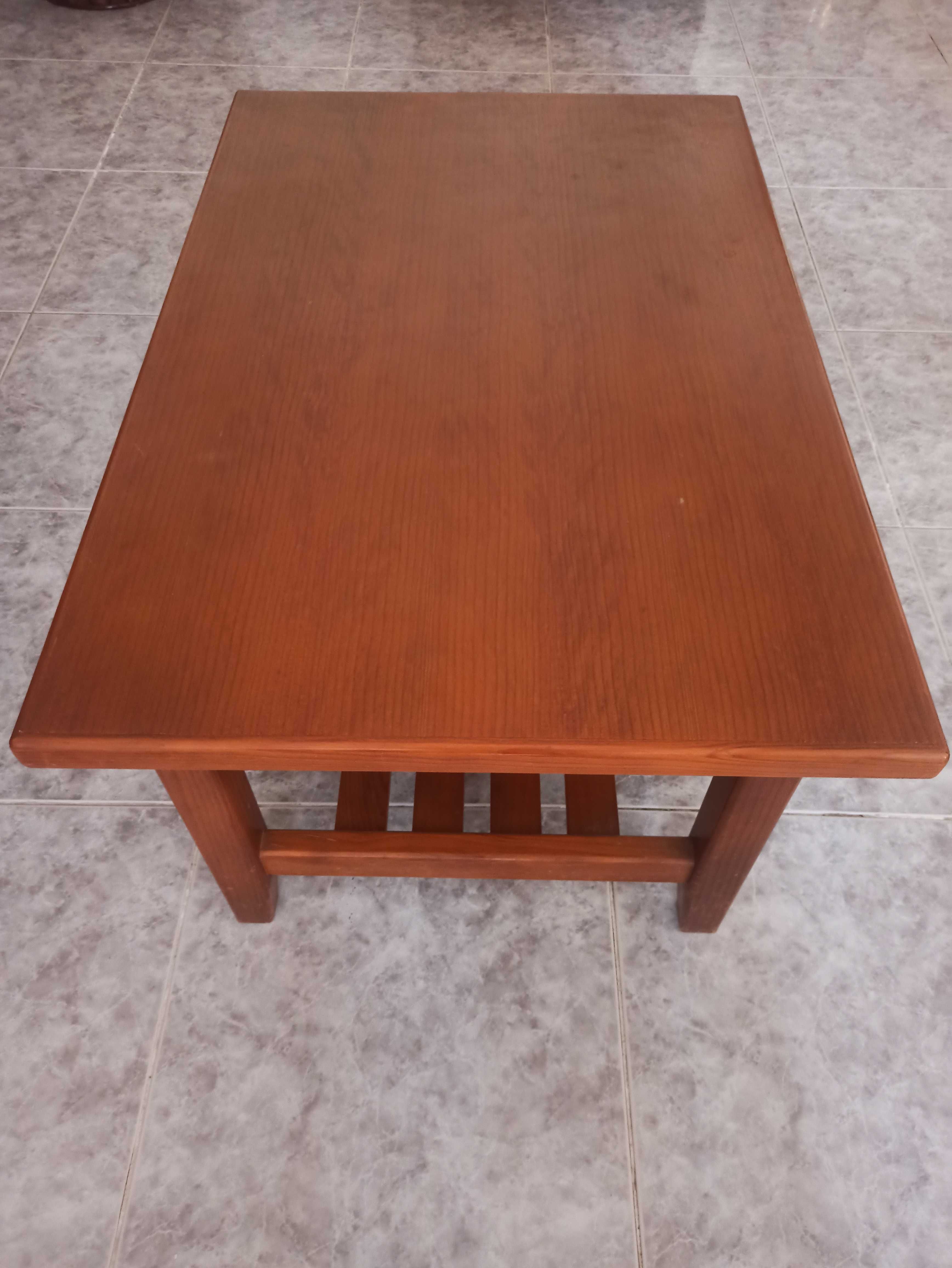Mesa de apoio em pinho mel.