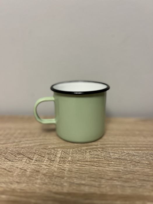 Metalowy kubek z napisem