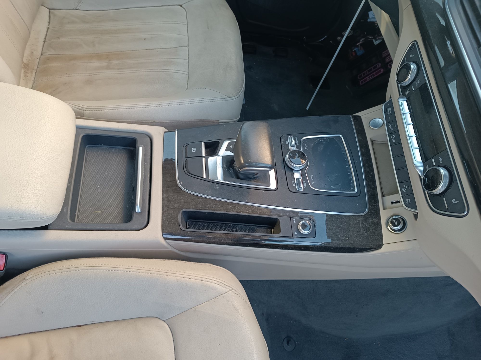 Розборка розбірка рейка двері бампер четверть цапфа Audi Q5 80A кю5 ку