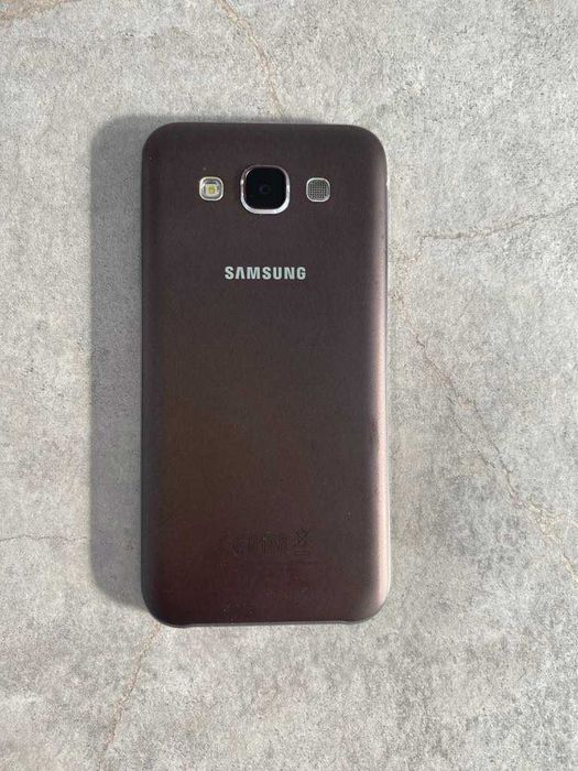 TELEFON komórkowy Samsung Galaxy E5 2017