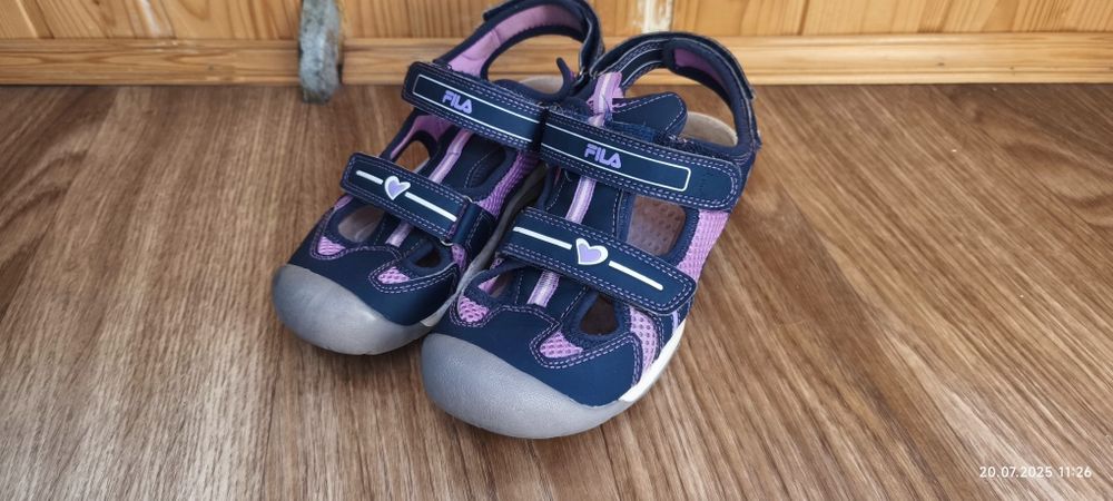 Босоніжки закриті на дівчинку Fila