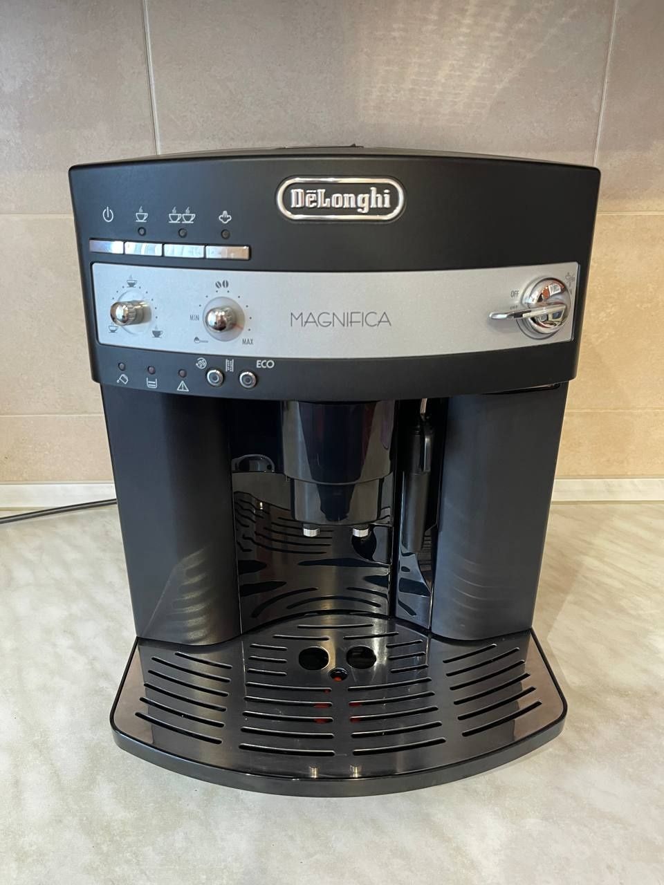 Кавомашина Delonghi Magnifica