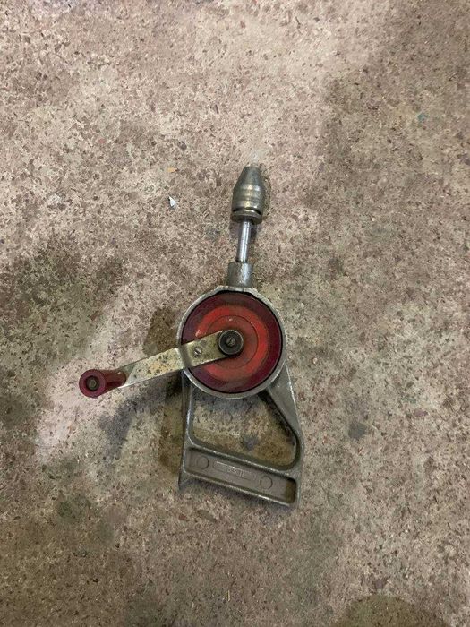 Дриль ручний в гарному та робочому стані.