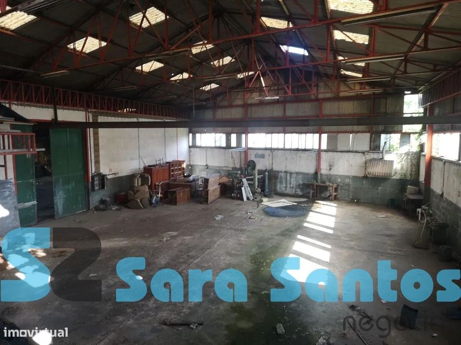 Armazém C/1100m2 para recuperar-  Paços Ferreira
