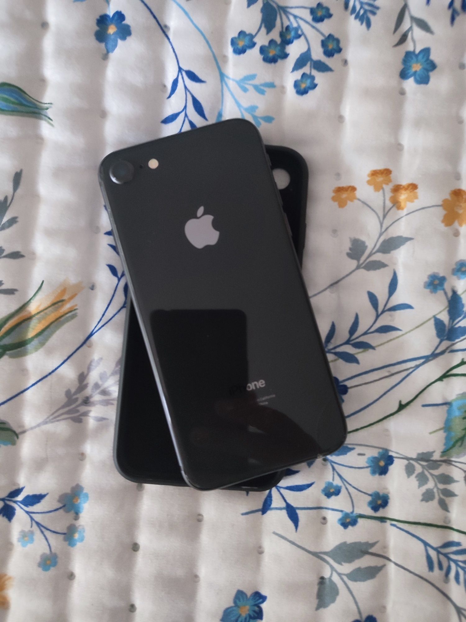 iPhone 8 + air pods