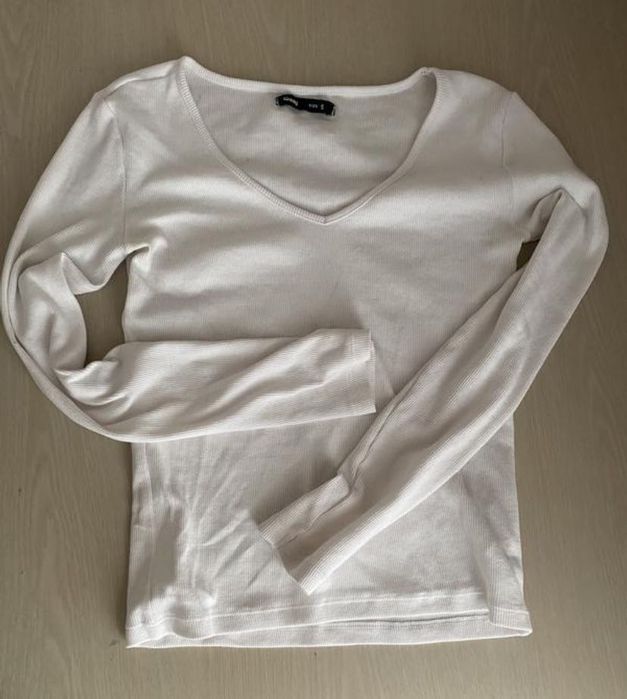 Біла жіноча водолазка