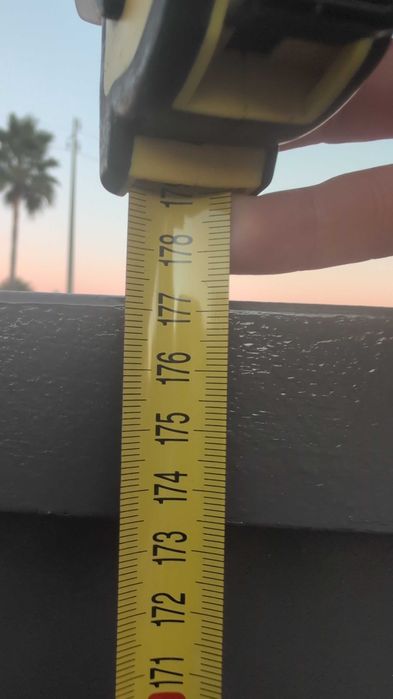 Portão de uma folha e uma porta em ferro