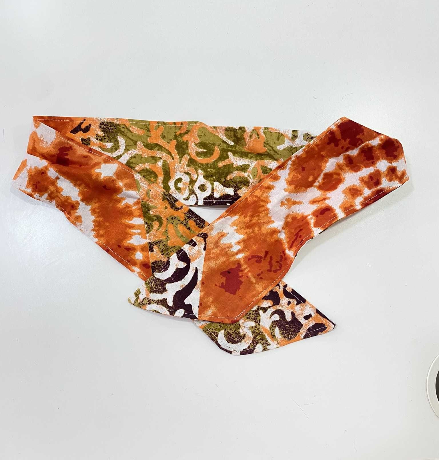 Cesta pequena de verga forrada com tecido africano
