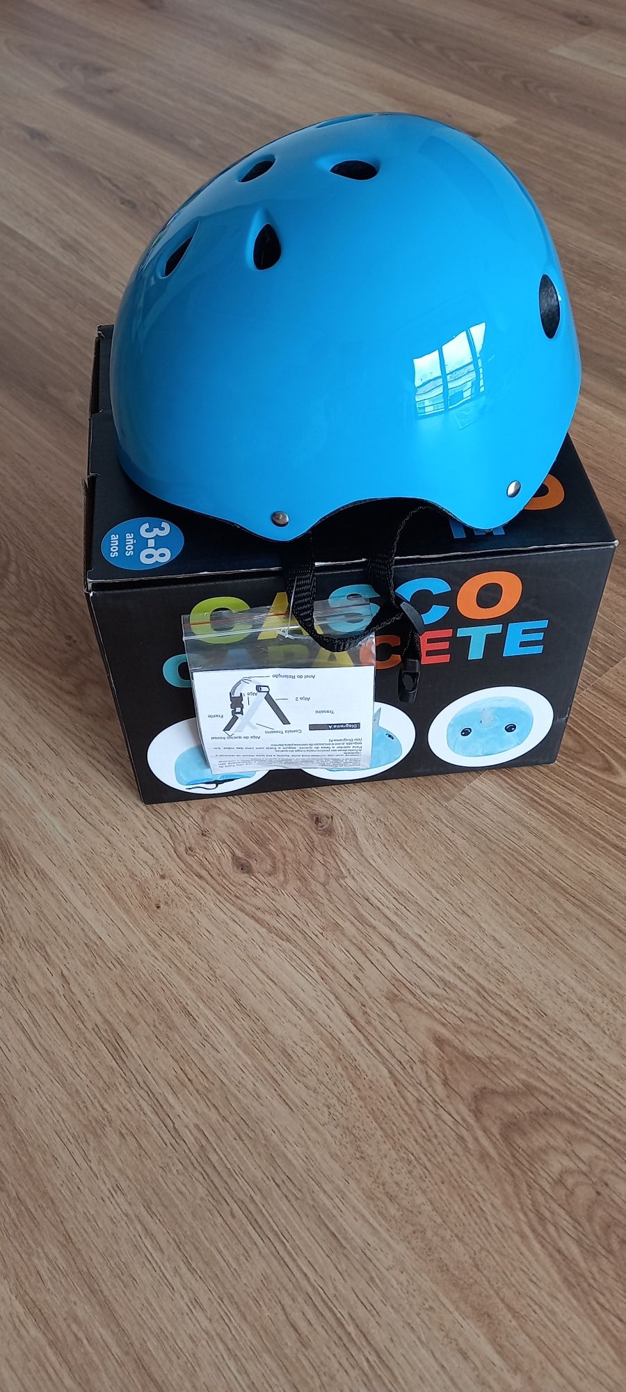 Capacete novo com etiqueta