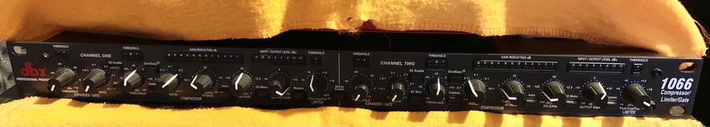 Compressor stéreo Profissional DBX com Limiter Gate