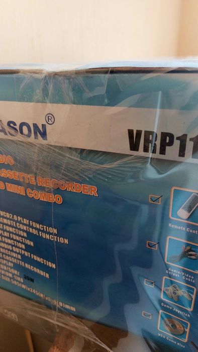 Магнитола у заводському пакуванні.