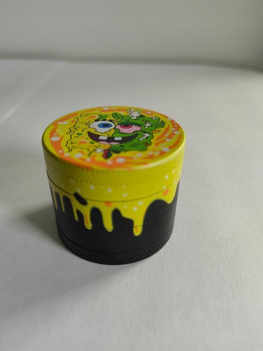 Młynek do suszu konopii grinder crusher Spongebob marichuana