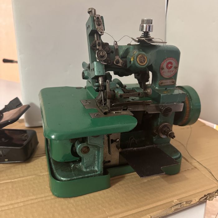 Професійний Оверлок 51 класу в доброму стані