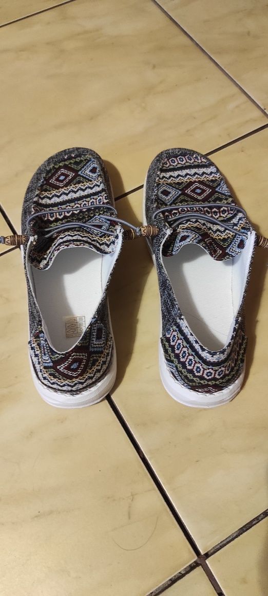 Buty damskie, piękne i wygodne.