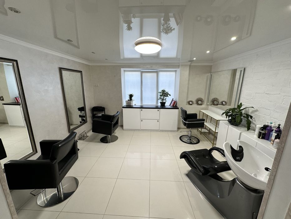 Оренда робочого місця перукаря