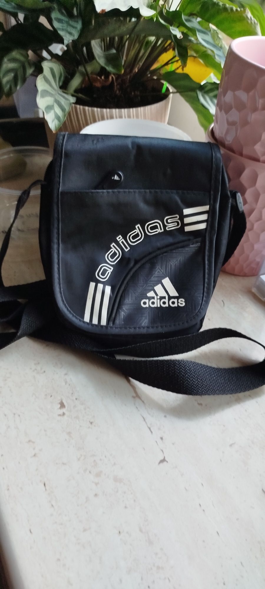 Listonoszka Adidas czarna
