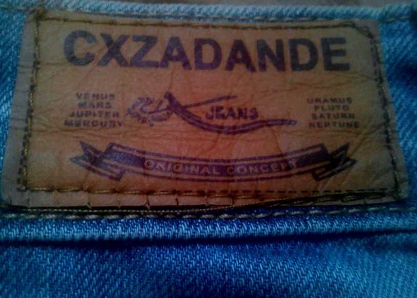 Продам дёшево джинсовую мини юбку Cxzadande с камнями как сваровски