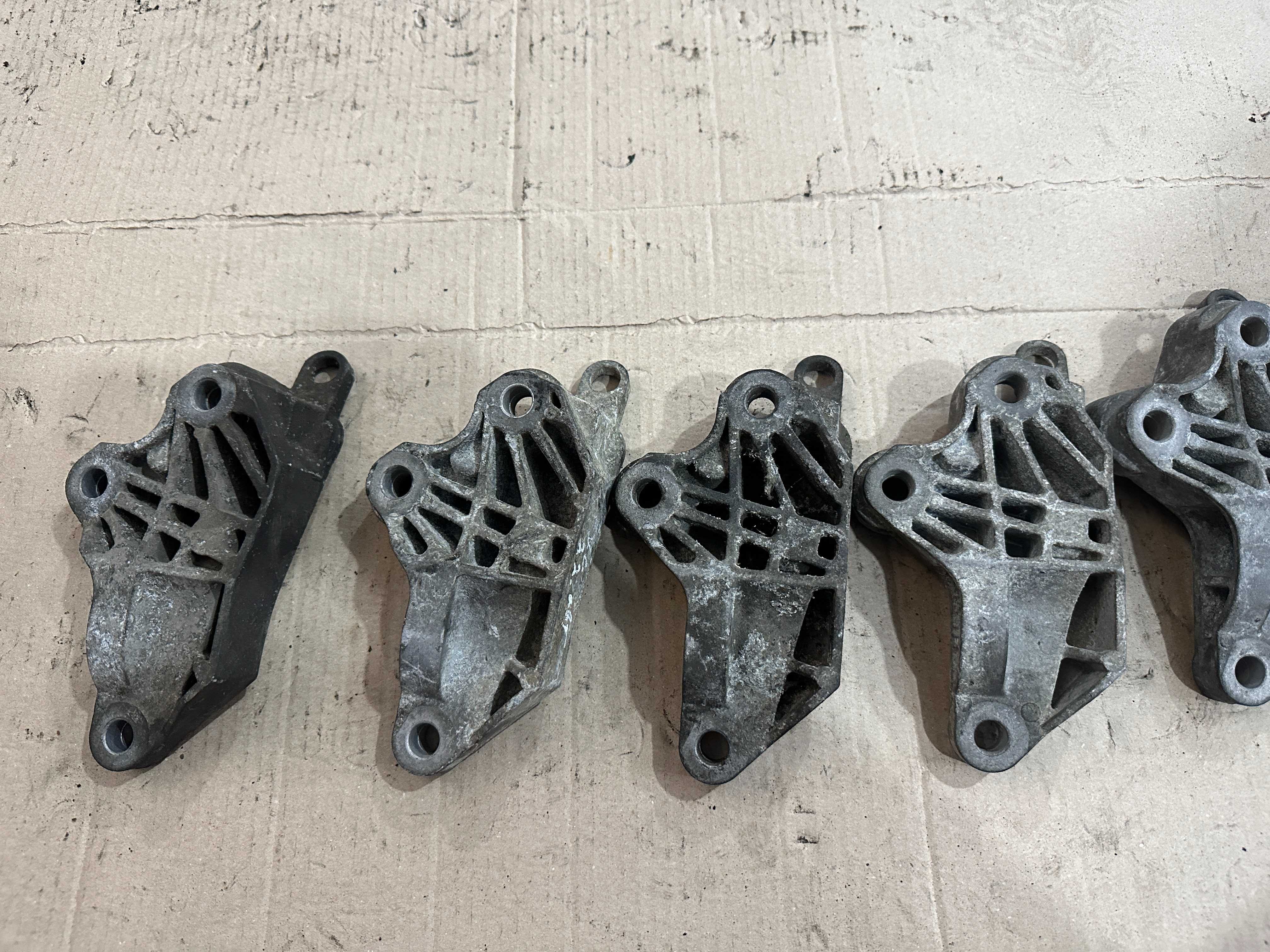 Кронштейн коробки кпп opel vectra c 2.2 tdi  9191129