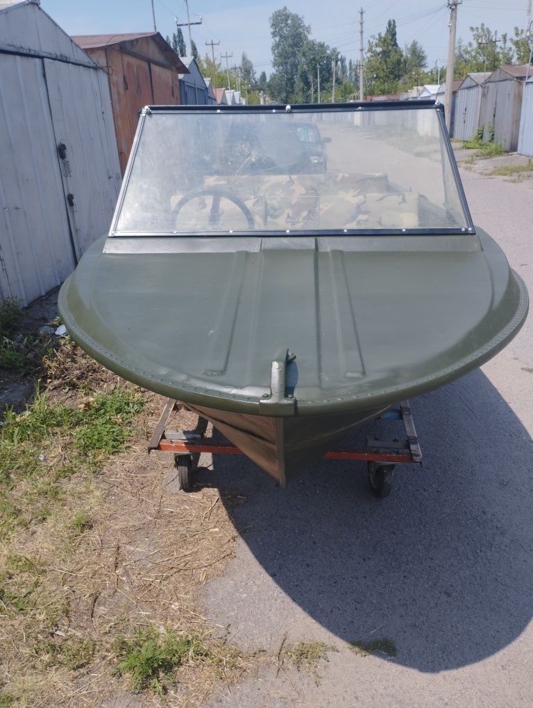 Продам лодку Крым
