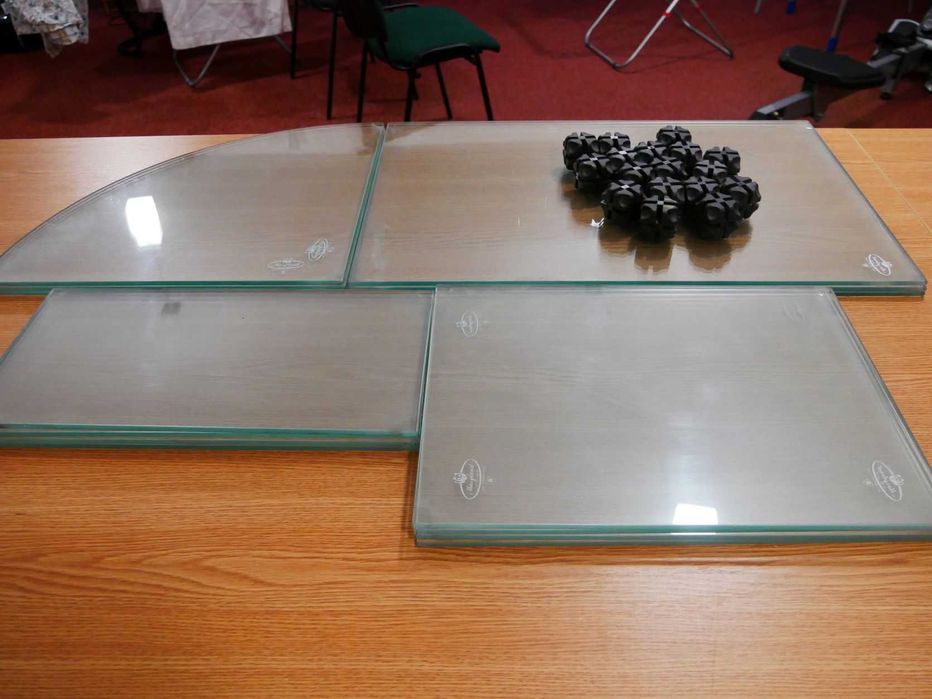 sprzedam składaną szafkę ze szkła hartowanego