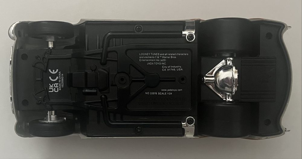 JADA Auto 1957 Chevrolet Corvette Looney Tunes Królik Bugs 1:24