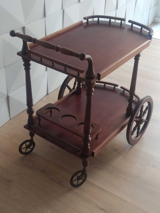 Carrinho de chá e apoio